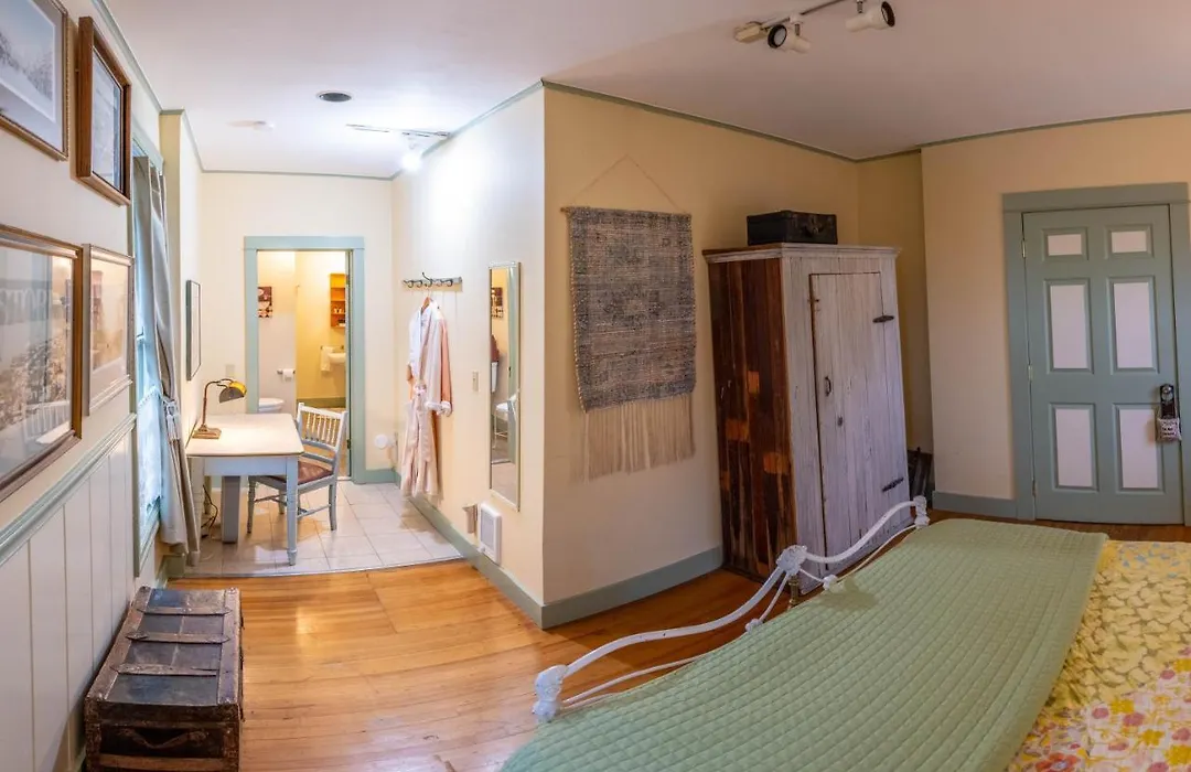 Clementine'S Guest House & Vacation Rentals-1