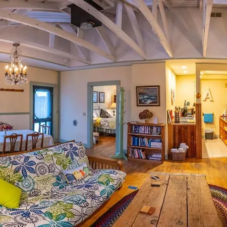 Clementine'S Guest House & Vacation Rentals-2